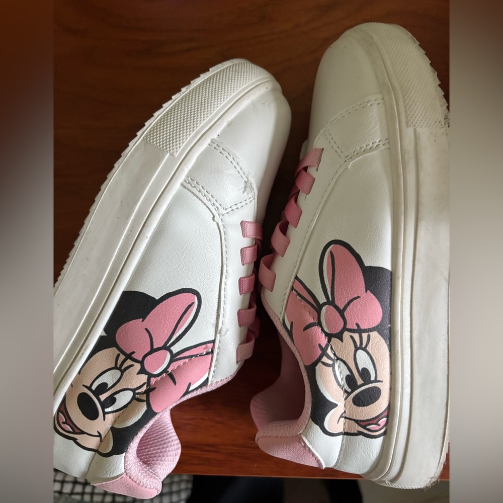 Kids White and Pink Minnie Mouse Shoes